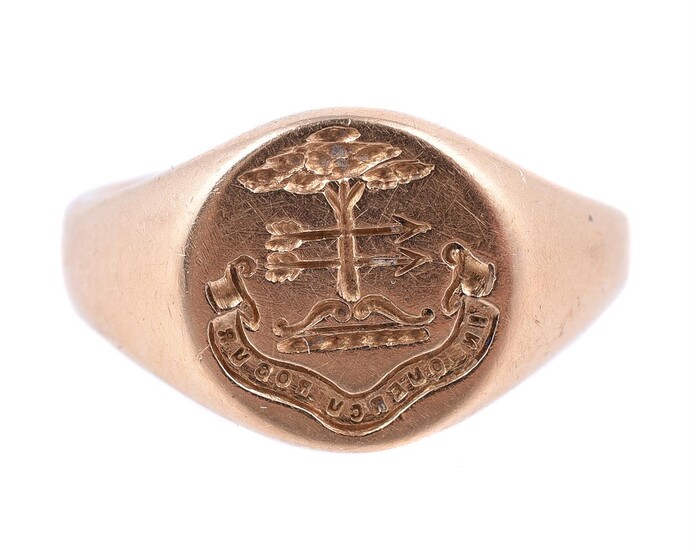 AN EARLY 20TH CENTURY 18 CARAT GOLD SIGNET RING, LONDON 1922