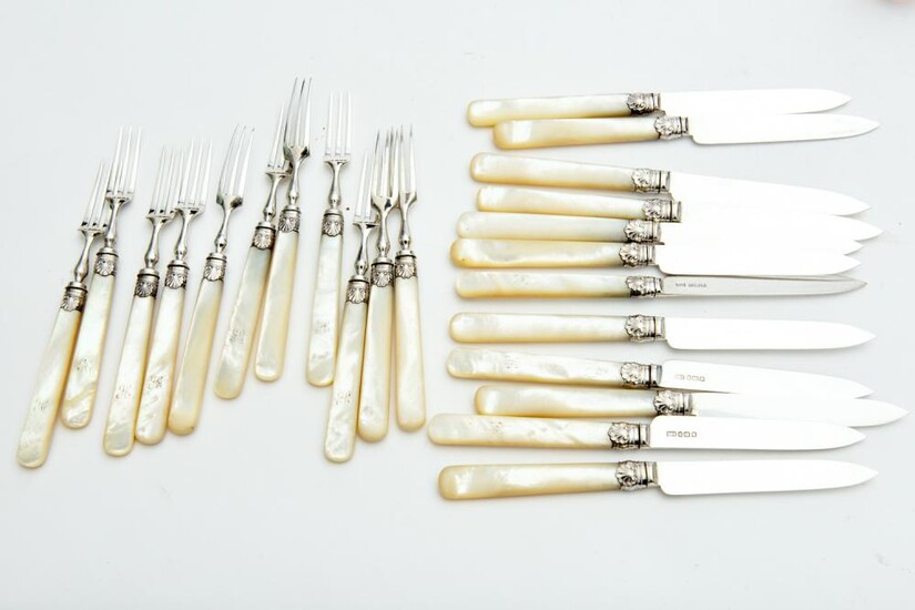 AN ENGLISH STERLING SILVER AND MOTHER OF PEARL HANDLED PART FRUIT SERVICE, COMPRISING ELVEN FORKS AND TWELVE KNIVES