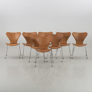 ARNE JACOBSEN, a set of 8 "Serie 7 "chairs for Fritz Hansen.