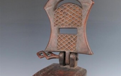 (-), Afrikaans houten klapstoeltje met bergruimte, h. 64...