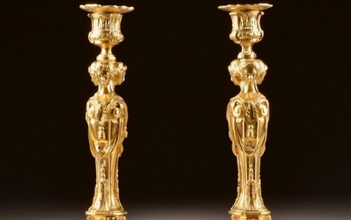 After the model by Gouthière - A pair of candlesticks with karyatids - Louis XVI Style - Ormolu - Late 19th century