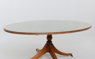 An English style coffee table, 20th century.