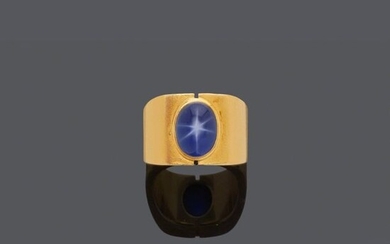 BURMA STAR SAPPHIRE AND GOLD RING, BY BINDER....