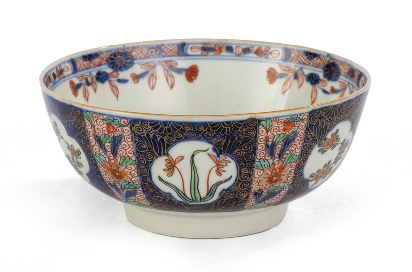 Bol en porcelaine de Chine à décor Imari XVIIIe