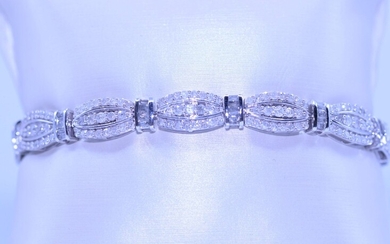 Bracelet or blanc 18ct. (poinçon 750) avec 252 brillants et 60 diamants taille baguette +-...