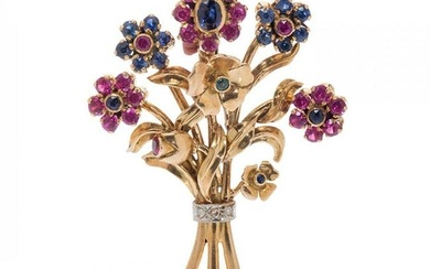Brooch model bouquet of flowers in 18kt yellow gold, late 40's. Floral rosettes with sapphires and