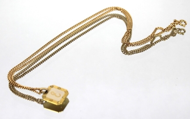 Catenina in oro 18 kt con pendente in argento dorato e smalto raffigurante la lettera E, gr. oro 8,9