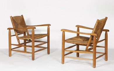 Charlotte PERRIAND 1903-1999 Paire de fauteuils paillés n°21 dits «Chamrousse» - le modèle créé en 1935