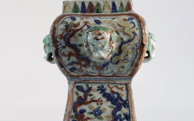 Chine vase en porcelaine à décor de dragons