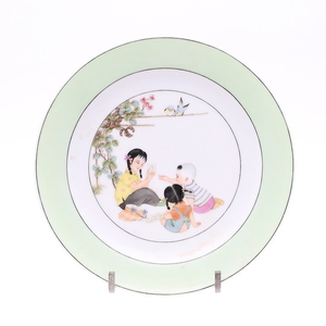 Chinese dish in porcelain from the Cultural Revolution, circa 1970.