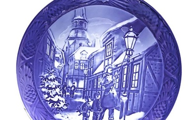 Christmas plate 1996 ''The street lamps'', Royal Copenhagen Denmark