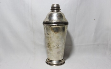Cocktail shaker, in .800 silver, Art Deco.