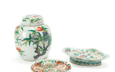 Collection of Chinese porcelain, i.a. 'Nine Peaches' bojan, 19th/20th century (3)