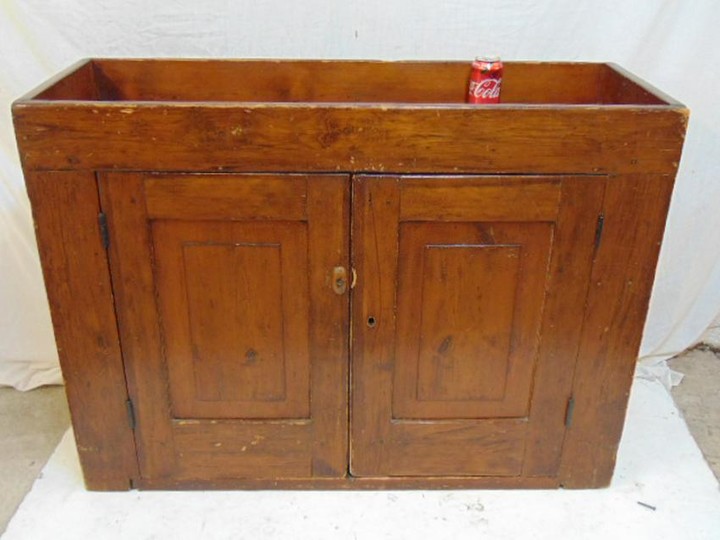 Country pine dry sink, 2 door base, cabinet is 45.75"