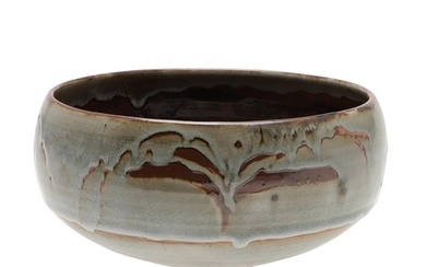 DAVID LEACH (1911-2005) - STUDIO POTTERY BOWL. (d) A pottery...