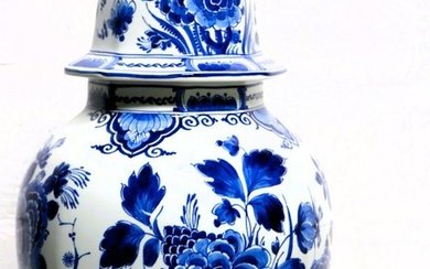 De Porceleyne Fles, Delft - Lidded vase - Earthenware