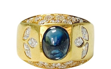 Diamond and Blue Sapphire Ring in 18 K Yellow Gold