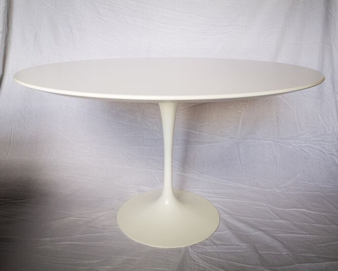 Eero Saarinen - Knoll - Dining table, Table (1) - Tulip tavolo
