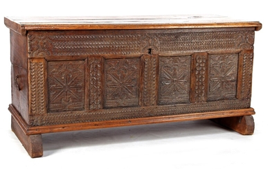 (-), Oak blanket chest with beautiful carving in...