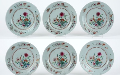 Ensemble de six assiettes en porcelaine chinoise du XVIIIe siècle à décor Famille Rose avec...