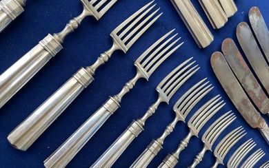Exquisite Incomplete Portuguese Silver Cutlery Set by Renowned Silversmiths, Circa Early 19th - (ACP) Antonio Clemente Pinto and (VAD) - Cutlery set (38) - Silver