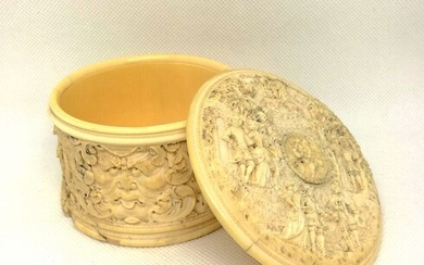 Extraordinary richly worked box - Ivory - 19th century
