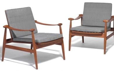 Finn Juhl: “Spade Chair”. A pair of teak easy chairs. Loose cushions in seat and back upholstered with light grey fabric. (2)