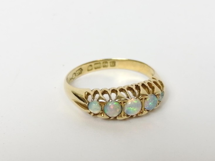 Five stone opal ring in 18ct gold, 1919. Size 'O'.