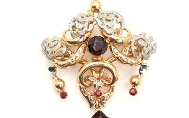 SOLD. Garnet brooch set with faceted garnets and a synthetic ruby, mounted in 18k gold and white gold. L. 5 cm. – Bruun Rasmussen Auctioneers of Fine Art