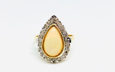 Gold - Ring - 2,50 ct Opal - Diamonds