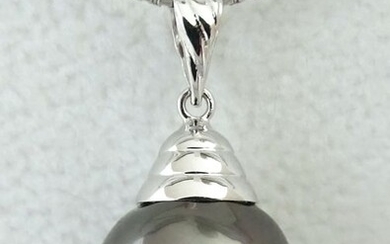 HS Jewellery - Tahitian Pearl, Midnight Purple Plum, Drop-Shaped 12.5 mm X 13.8 mm - 18 kt. White gold - Pendant - No Reserve Price
