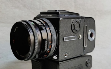 Hasselblad 553ELX + Carl Zeiss CF Planar 2,8/80mm + Waist level finder + A16 Magazine (CLA) | 120 / medium format camera