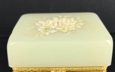 Jewellery box (1) - Heavy French opaline glass from the mid 20th century, hand decorated