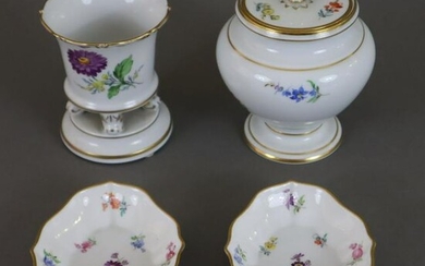 Konvolut Meissener porcelain - polychrome Blumenmalerei