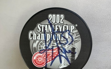 Kris Draper (Detroit Red Wings) signed 2002 Stanley Cup Champions NHL Logo puck