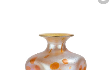 LOETZ (JOHANN LOETZ WITWE DIT) GLASFABRIK Asträa, la conception du décor vers [1900-01] Vase à...