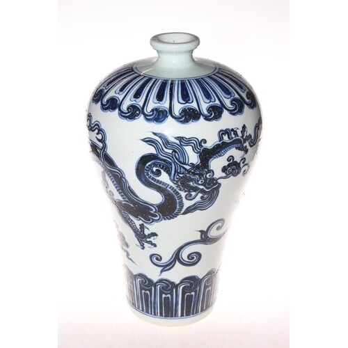 Large Chinese Meiping blue and white ovoid vase with squat n...