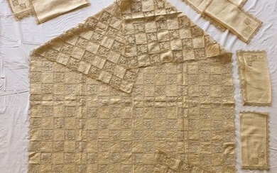 Large important tablecloth hand embroidered in pure ecru linen with 12 napkins (13) - Linen - Early 20th century