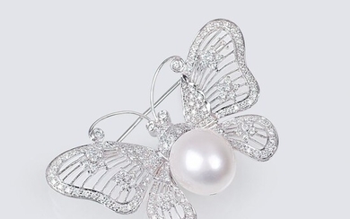 A Diamond Pearl Brooch 'Butterfly'