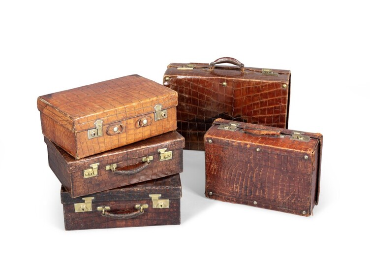 Lot comprising five crocodile cases, mid 20th century | Lot comprenant cinq valises en crocodile, milieu du XXeme siècle