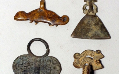 Lot d'objets en bronze (Burkina faso/Côte d'Ivoire) Quatre bronze à la cire perdue (bague, amulette,...