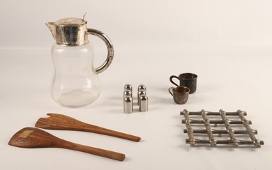 Lot of kitchen items, including 2.195 TO sterling