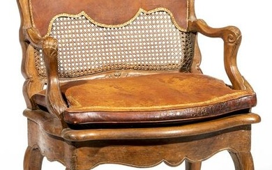 Louis XV Carved Walnut Chaise Percee