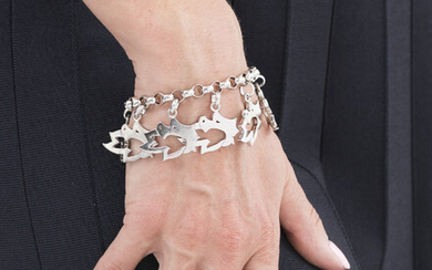 Marina B, bracelet argent retenant des charms ajourés, signé, numéroté 5105001, long. 17.5 cm