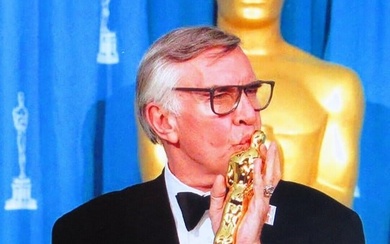 Martin Landau Signed Autographed 11X14 Photo Kissing Oscar Award