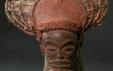 Mask - Wood feathers raffia - Chihongo - Chokwe - Angola