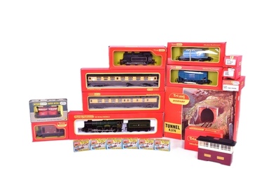 Model Railway - a collection of vintage Triang and Hornby OO...