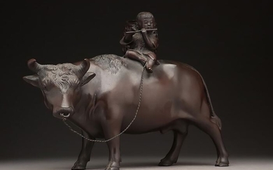 Okimono (1) - Bronze - Very fine okimono of a boy riding an ox - Japan - Shōwa period (1926-1989)