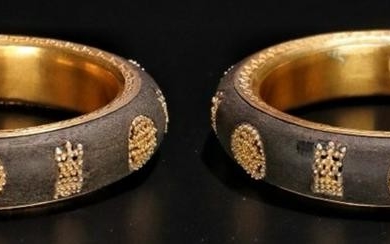 PAIR OF CHENXIANG WOOD BANGLE CARVED WITH AUSPICIOUS