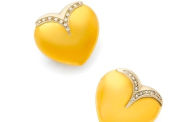 Pair of "Heart" earrings in 18k yellow gold (750‰) adorned with round-cut diamonds on the top